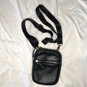 BLACK N SILVER PURSE 🦋